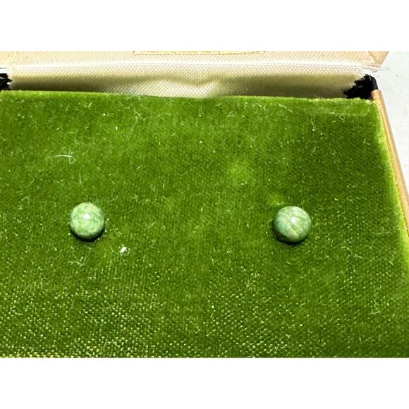 Jade Stud Earrings / 14K Gold / Carla / Vintage / EUC - Picture 3 of 3